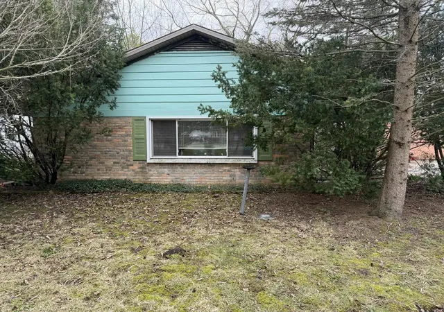Photo 3 of Single family home for sale at 2060 Cass Ave, Bay City, MI 48708 | MLS# 61050204184 | Listing updated on 2026-09-10