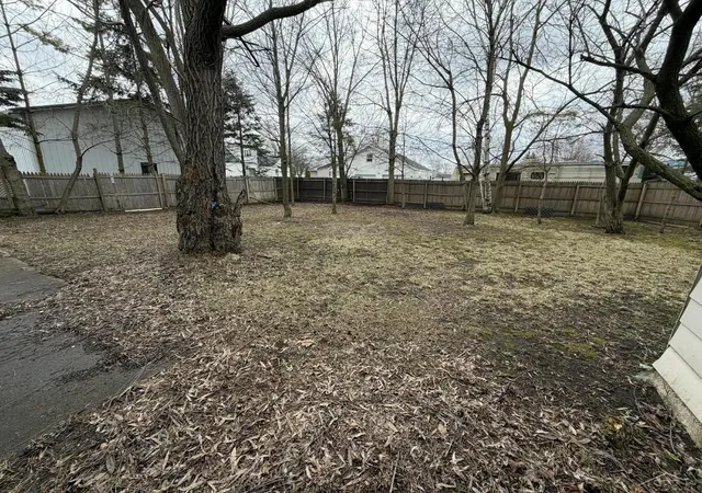 Photo 4 of Single family home for sale at 2060 Cass Ave, Bay City, MI 48708 | MLS# 61050204184 | Listing updated on 2026-09-10