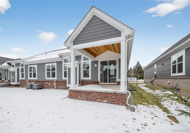 Listing Photo 4 - Condo for sale in building located at 1518 Turner Dr, Walled Lake, MI 48390 - Unit #9