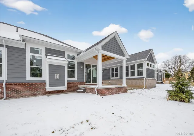 Listing Photo 5 - Condo for sale in building located at 1518 Turner Dr, Walled Lake, MI 48390 - Unit #9