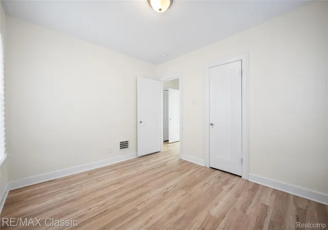4th image of 7239 Barrie St, Dearborn, MI 48126 | MLS# 20261024637