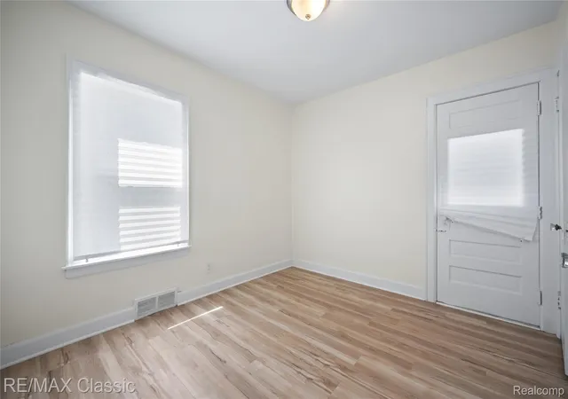 5th image of 7239 Barrie St, Dearborn, MI 48126 | MLS# 20261024637