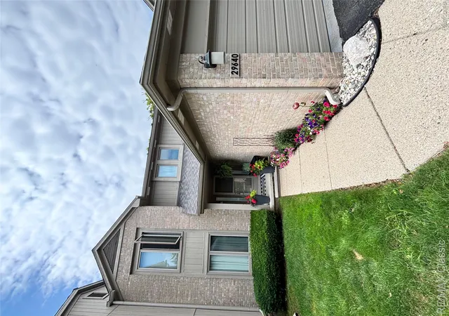 Listing Photo 2 - Condo for sale in building located at 29640 Vis Ct, Farmington Hills, MI 48331