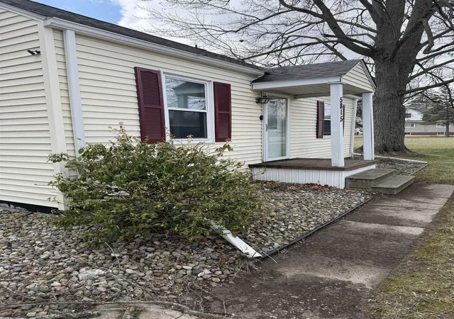 Photo 3 of Single family home for sale at 5815 Gratiot Ave, Saginaw, MI 48638 | MLS# 61050204225 | Listing updated on 2026-08-21