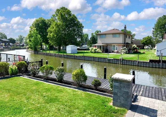3rd image of 39611 Lakeshore Dr, Harrison Township, MI 48045 | MLS# 20261024936