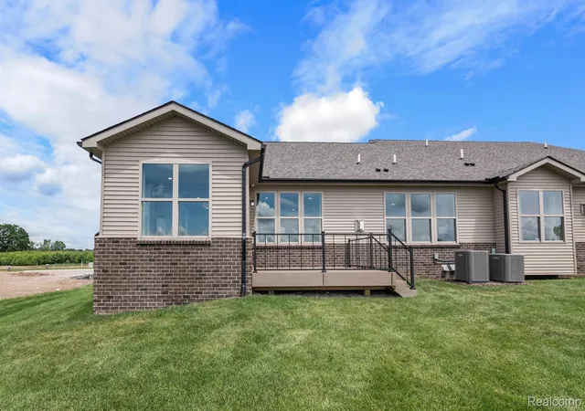 Listing Photo 2 - Condo for sale in building located at 868 Kelpie Dr, Ann Arbor, MI 48108