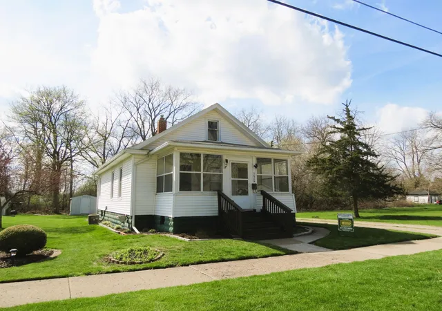 Homes for sale in Jackson, MI | 1424 Locust St, Jackson, MI 49203 | MLS# 55026015270
