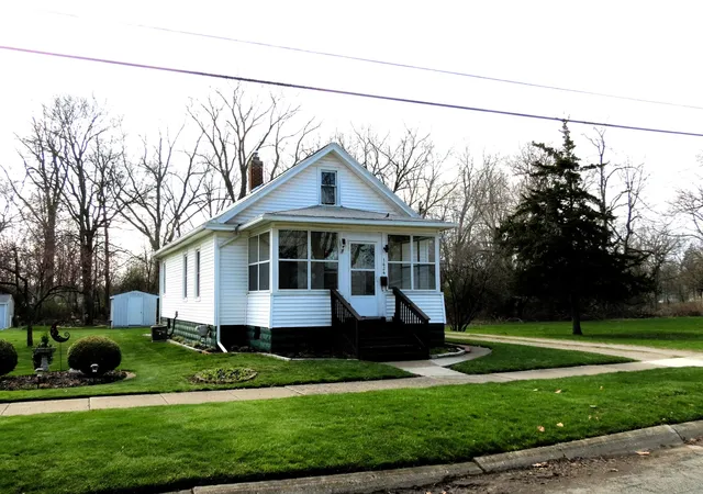 Homes for sale in Jackson, MI | 1424 Locust St, Jackson, MI 49203 | MLS# 55026015270