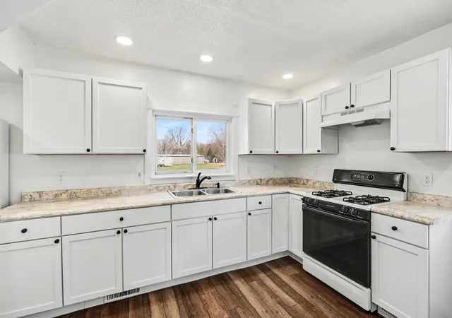 Listing Photo 4 - Condo for sale in building located at 5459 Coan St NE, Sand Lake, MI 49343