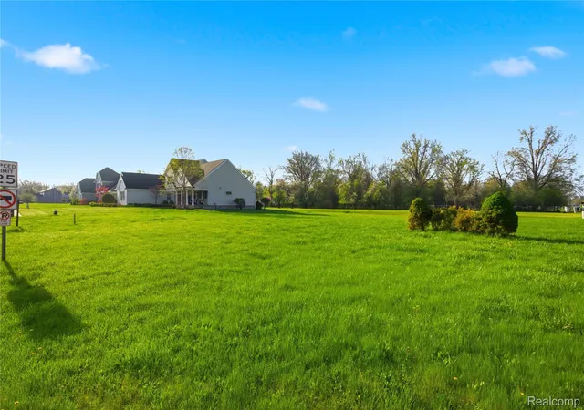 5th image of 25 Potowatomi Dr, Grosse Ile, MI 48138 | MLS# 20261025052