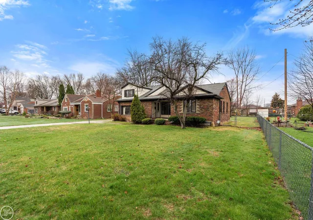 Photo 3 of Single family home for sale at 28413 Ruehle St, Saint Clair Shores, MI 48081 | MLS# 58050204303 | Listing updated on 2026-09-10