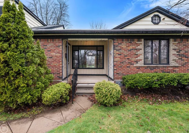 Photo 4 of Single family home for sale at 28413 Ruehle St, Saint Clair Shores, MI 48081 | MLS# 58050204303 | Listing updated on 2026-09-10