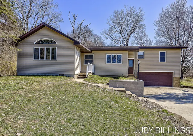 Homes for sale in Fennville, MI | 1501 68th St, Fennville, MI 49408 | MLS# 71026015335
