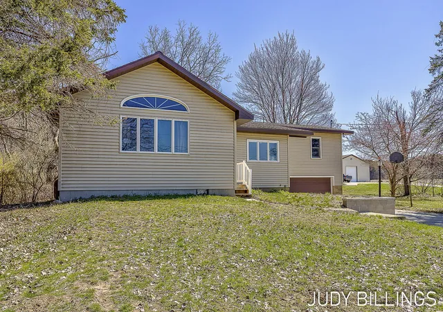 Homes for sale in Fennville, MI | 1501 68Th St, Fennville, MI 49408 | MLS# 71026015335