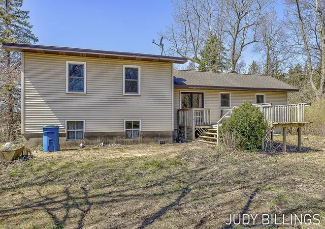 Homes for sale in Fennville, MI | 1501 68Th St, Fennville, MI 49408 | MLS# 71026015335