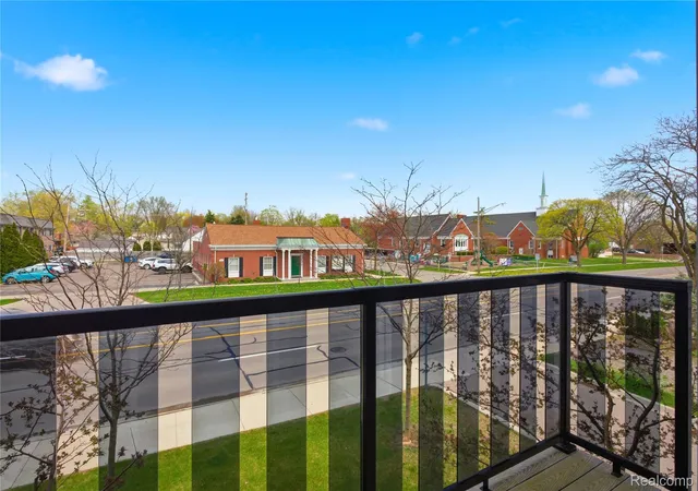 Listing Photo 4 - Condo for sale in building located at 4221 W 14 Mile Rd, Royal Oak, MI 48073