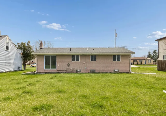Photo 2 of Single family home for sale at 19911 Fenton St, Roseville, MI 48066 | MLS# 58050204361 | Listing updated on 2026-09-29