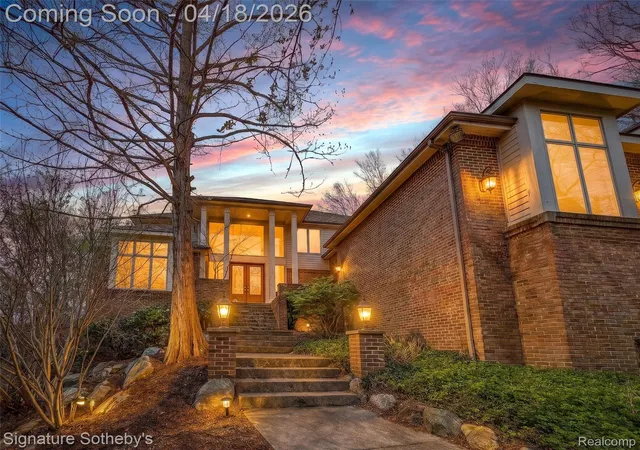 Photo 2 of Single family home for sale at 2131 Birchwood Way, Bloomfield Hills, MI 48302 | MLS# 20261025241 | Listing updated on 2026-09-08