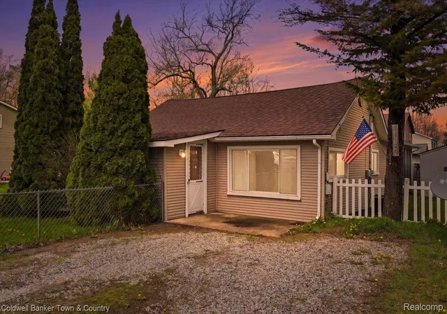 Photo 2 of Single family home for sale at 11720 Todds Ln, Whitmore Lake, MI 48189 | MLS# 20261025284 | Listing updated on 2026-07-07