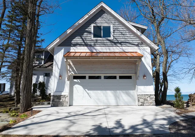 Photo 3 of Single family home for sale at 3126 Lake Shore Rd, Manistee, MI 49660 | MLS# 78080066933 | Listing updated on 2026-07-27