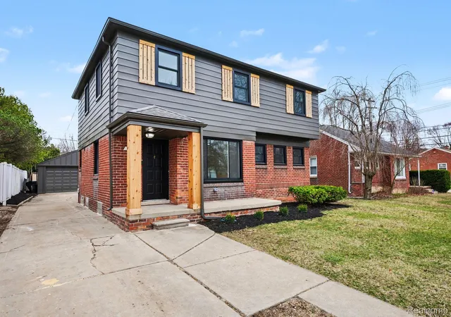 Photo 3 of Single family home for sale at 327 Normandy Rd, Royal Oak, MI 48073 | MLS# 20261025456 | Listing updated on 2026-09-05