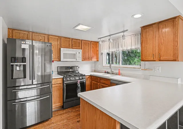 Homes for sale in Kalamazoo, MI | 242 Dunbarton Ct, Kalamazoo, MI 49006 | MLS# 65026015630