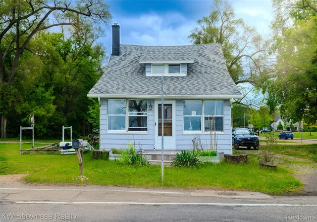Photo 3 of Single family home for sale at 1815 E Lake Dr, Novi, MI 48377 | MLS# 20261025529 | Listing updated on 2026-07-06
