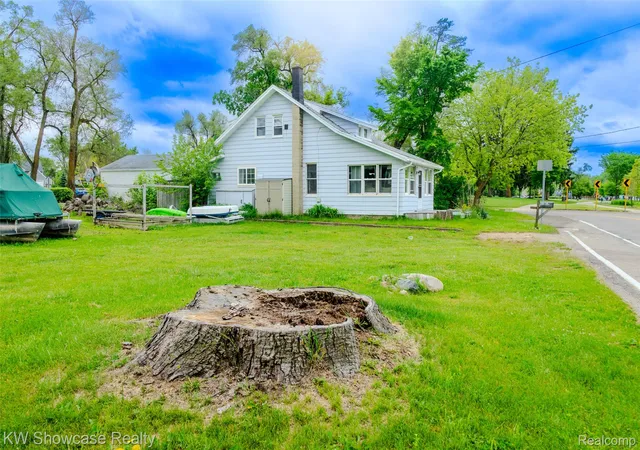 Photo 4 of Single family home for sale at 1815 E Lake Dr, Novi, MI 48377 | MLS# 20261025529 | Listing updated on 2026-07-06