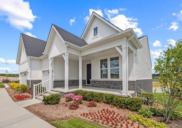 Listing Photo 2 - Condo for sale in building located at 3949 Bay Ter, Milford, MI 48381