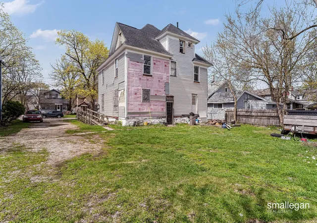 Homes for sale in Kalamazoo, MI | 821 Clarence St, Kalamazoo, MI 49001 | MLS# 65026015919