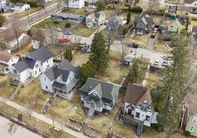 2nd image of 312 Grove, Petoskey City Emmet, MI 49720 | MLS# 78080066990