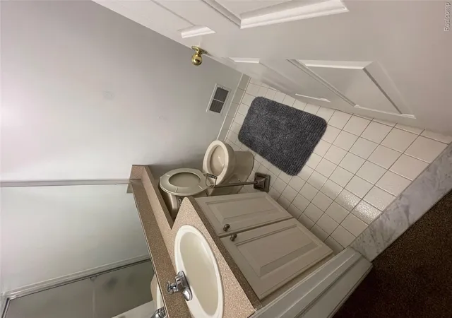 Listing Photo 5 - Condo for sale in building located at 13239Th St Ervin Ave, DetroitCity_Wayne, MI 48215 - Unit #34