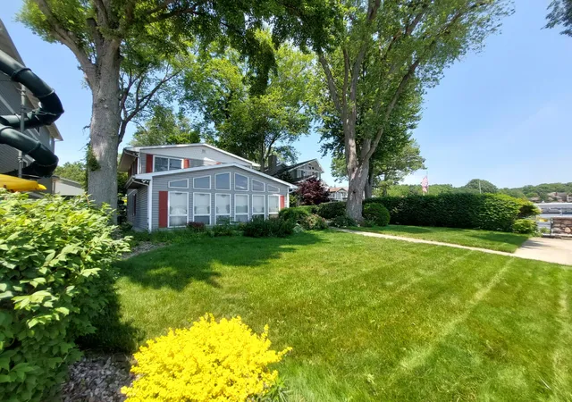 Photo 3 of Single family home for sale at 23675 N Shore Dr, Edwardsburg, MI 49112 | MLS# 69026016079 | Listing updated on 2026-08-03