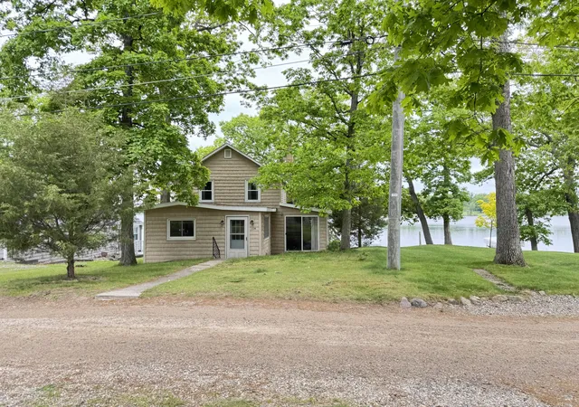Homes for sale in Coldwater, MI | 734 N Hawley Dr, Coldwater, MI 49036 | MLS# 62026016089