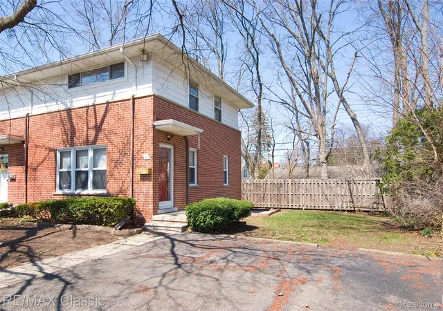 Photo 1 of Sale Pending at 2604 Rochester Rd, Royal Oak, MI 48073 | MLS# 20261025979 | Listing updated on 2026-08-20