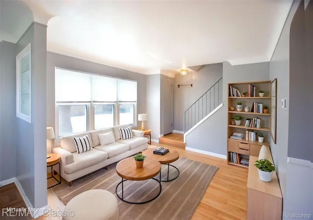 Listing Photo 4 - Condo for sale in building located at 2604 Rochester Rd, Royal Oak, MI 48073