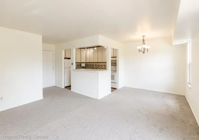 3rd image of 31993 W 12 Mile Rd, Farmington, MI 48334