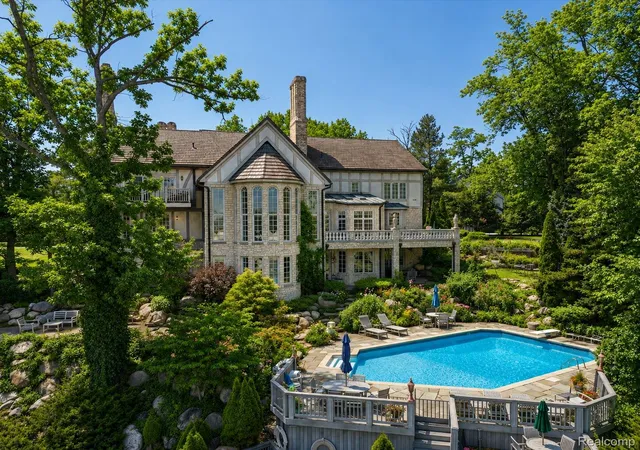 Photo 2 of Mansion for sale at 3075 Heron Pointe Dr, Bloomfield Hills, MI 48302 | MLS# 20261026060 | Listing updated on 2026-07-06