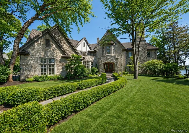 Photo 3 of Mansion for sale at 3075 Heron Pointe Dr, Bloomfield Hills, MI 48302 | MLS# 20261026060 | Listing updated on 2026-07-06