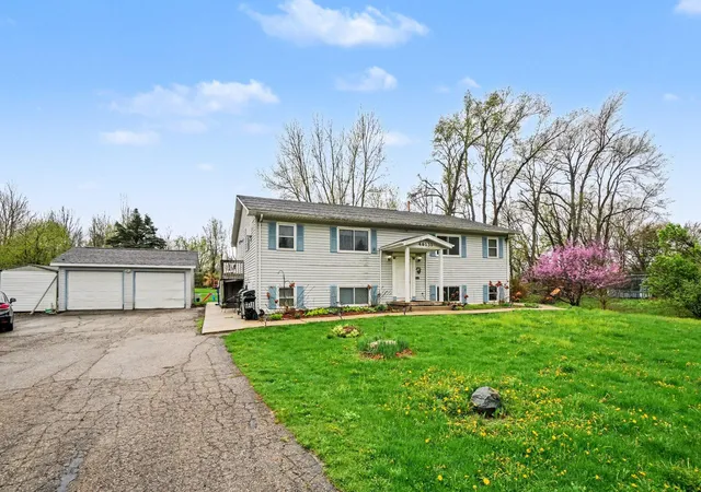 3rd image of 46131 S Lakeshore Dr, Lawrence Township Van Buren, MI 49064 | MLS# 71026016170