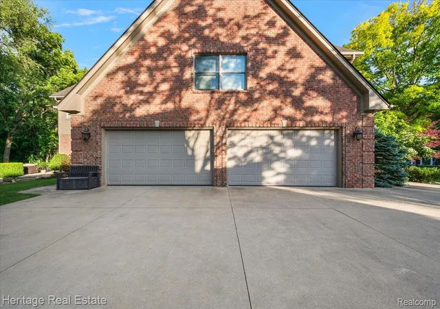 Photo 2 of Single family home for sale at 1562 Eagle Trl, Oxford, MI 48371 | MLS# 20261026084 | Listing updated on 2026-09-14