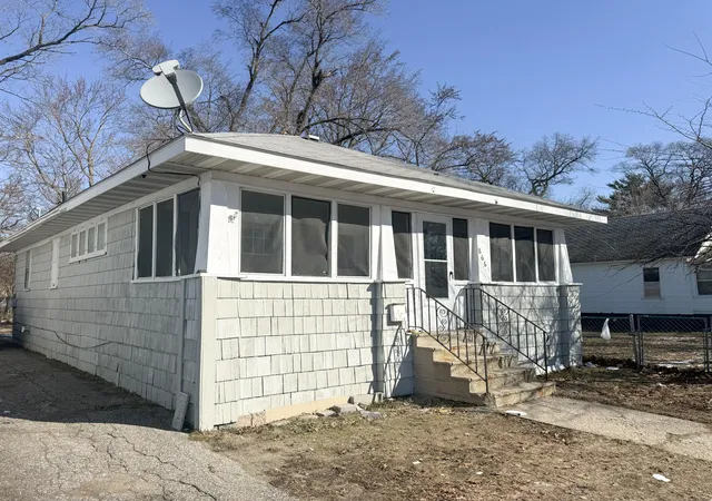 Photo 2 of Single family home for sale at 866 Fleming Ave, Muskegon, MI 49442 | MLS# 65026016232 | Listing updated on 2026-10-08
