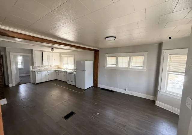 Photo 4 of Single family home for sale at 866 Fleming Ave, Muskegon, MI 49442 | MLS# 65026016232 | Listing updated on 2026-10-08