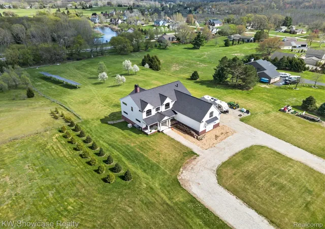Photo 2 of Single family home for sale at 1881 Reidsview Dr, White Lake, MI 48383 | MLS# 20261026152 | Listing updated on 2026-09-21