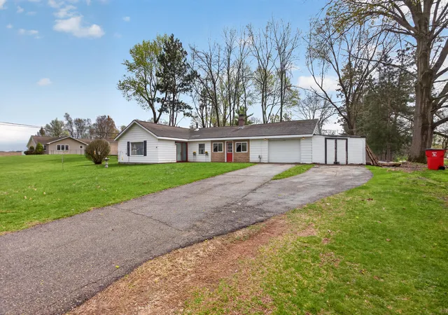 Photo 3 of Single family home for sale at 2985 Garden City Rd, Jackson, MI 49201 | MLS# 55026016306 | Listing updated on 2026-06-28