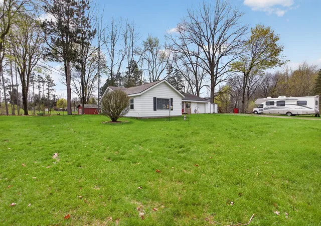 Photo 3 of Single family home for sale at 2985 Garden City Rd, Jackson, MI 49201 | MLS# 55026016306 | Listing updated on 2026-06-28