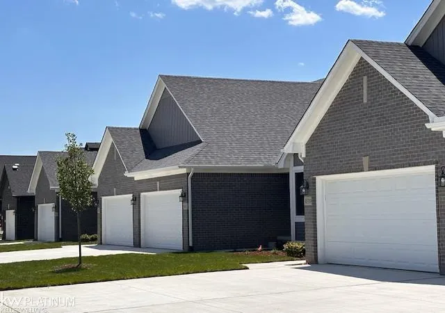 Photo 2 of Condo for sale at 48389 Applegrove Ln, New Baltimore, MI 48051 | MLS# 58050204686 | Listing updated on 2026-04-19