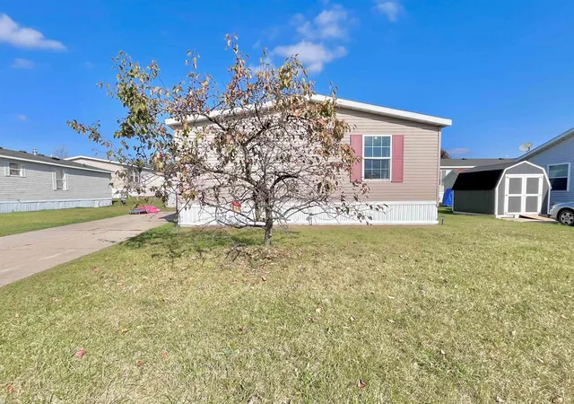 Photo 2 of Single family home for sale at 3667 Falcons Nest, White Lake, MI 48383 | MLS# 58050204700 | Listing updated on 2026-04-18