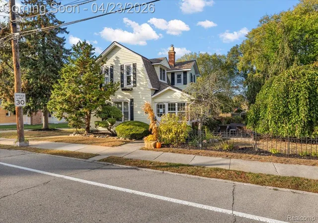 Photo 3 of Single family home for sale at 5815 Chicago Rd, Warren, MI 48092 | MLS# 20261026404 | Listing updated on 2026-08-24