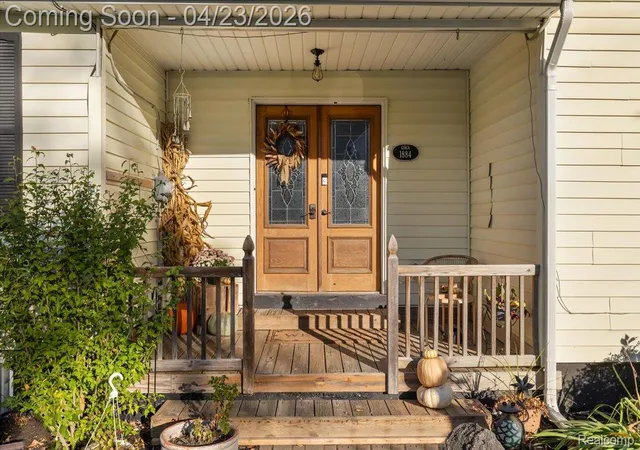 Photo 3 of Single family home for sale at 5815 Chicago Rd, Warren, MI 48092 | MLS# 20261026404 | Listing updated on 2026-08-24